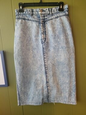 Pulse Light Blue Acid-Wash Denim Waistband Detail